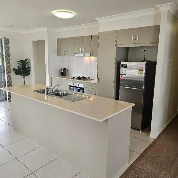 Homely Unit Next to North Lakes，位于北湖的酒店