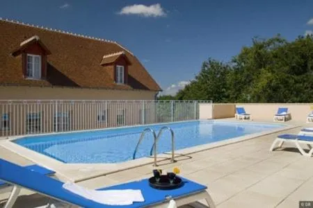 Studio dans résidence avec piscine extérieure，位于拉罗什波赛的酒店