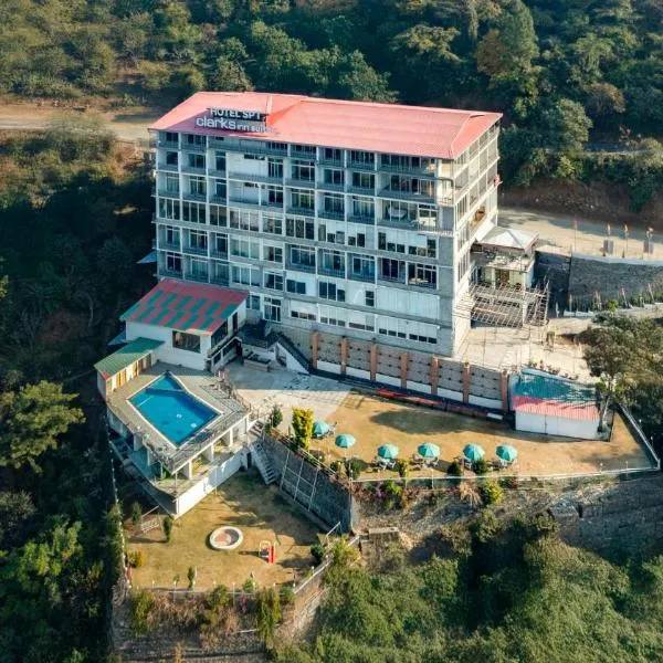 SPT Clarks Inn Suite, Mandi，位于Pāndoh的酒店