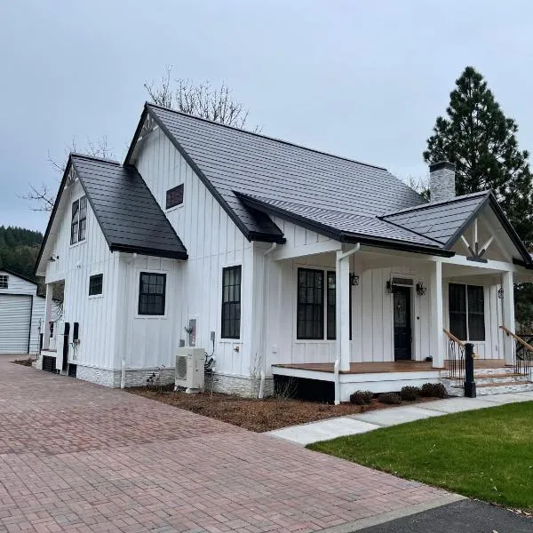 Fabulous Solar Powered Farmhouse，位于Brownsville的酒店