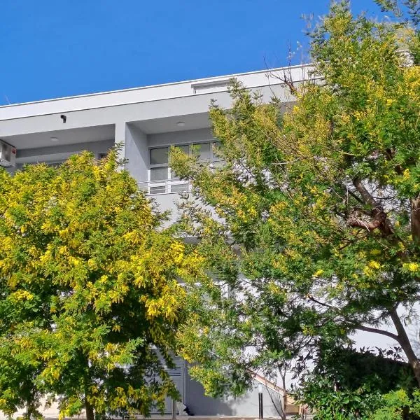 Mimoza Garden Apartments，位于代诺维奇的酒店