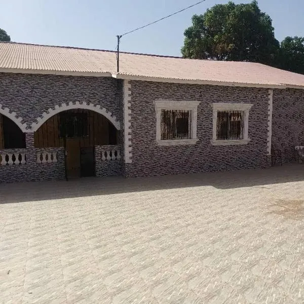 BTourays Rentals，位于Yundum的酒店