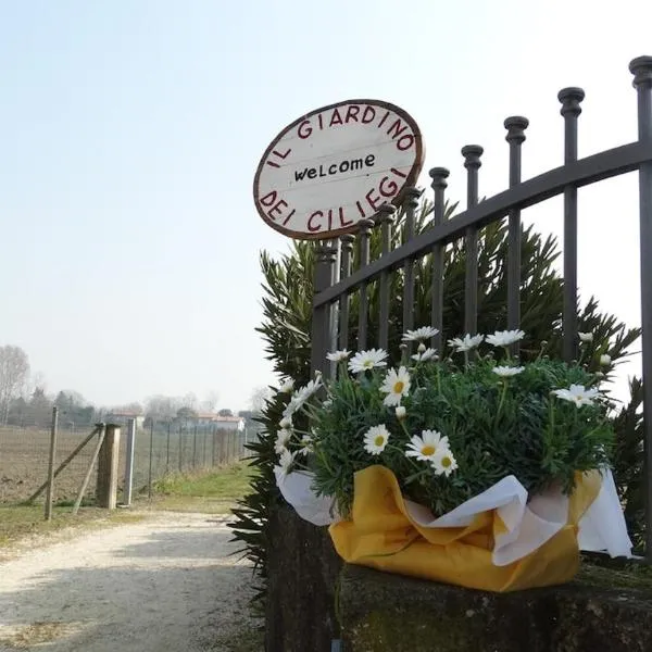 Il Giardino dei Ciliegi appartamento con 3 camere，位于Passarella的酒店