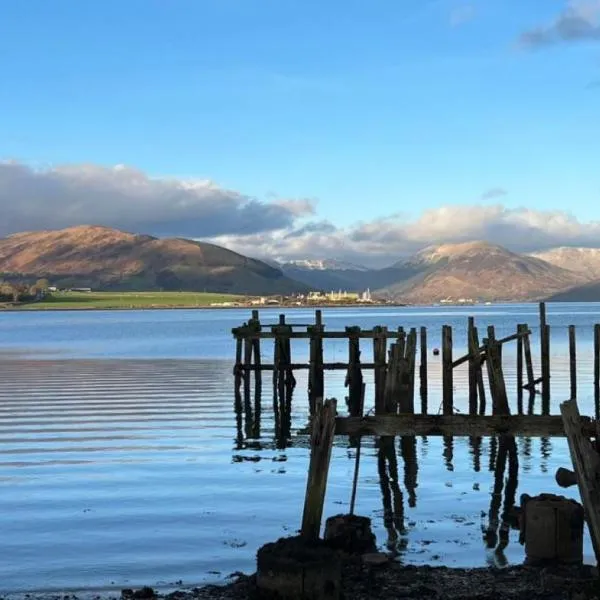 Beautiful Upper Apartment/Stunning Sea Views, Isle of Bute，位于Port Bannatyne的酒店