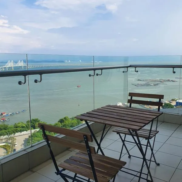 Southbay Seaview Condo A23 #10minQueensbay，位于峇六拜的酒店