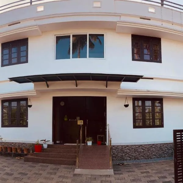 MATHER RAJAGIRI FURNISHED APARTMENTS，位于阿鲁法的酒店
