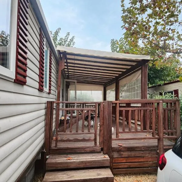 Mobile-Home 6-8 personnes - camping " Les sables du midi"，位于瓦尔拉普拉日的酒店