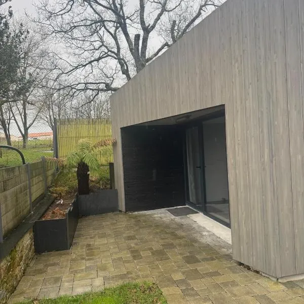 Studio avec accès indépendant，位于Aigrefeuille-sur-Maine的酒店