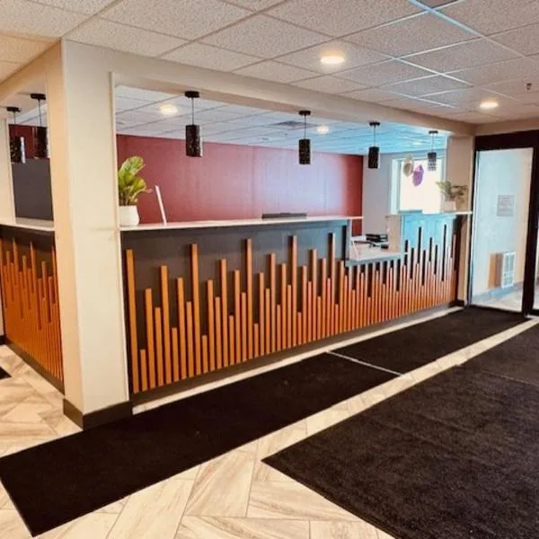 Red Rock Hotel & Suites，位于Hibbing的酒店