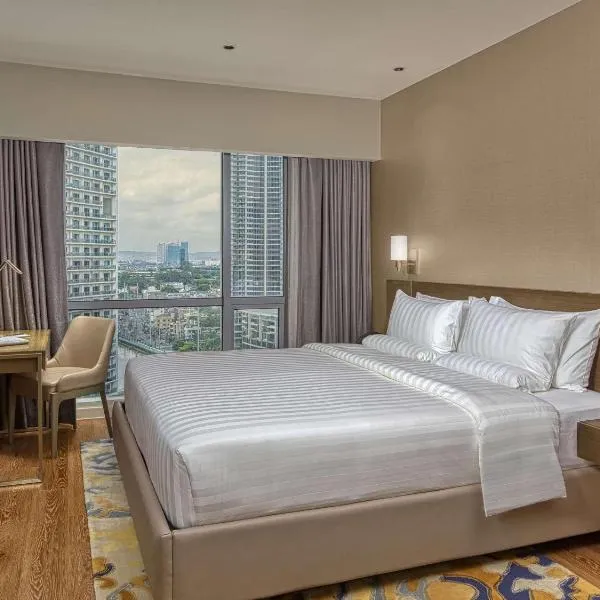 Novotel Suites Manila by Amira Luxury near Makati，位于马尼拉的酒店