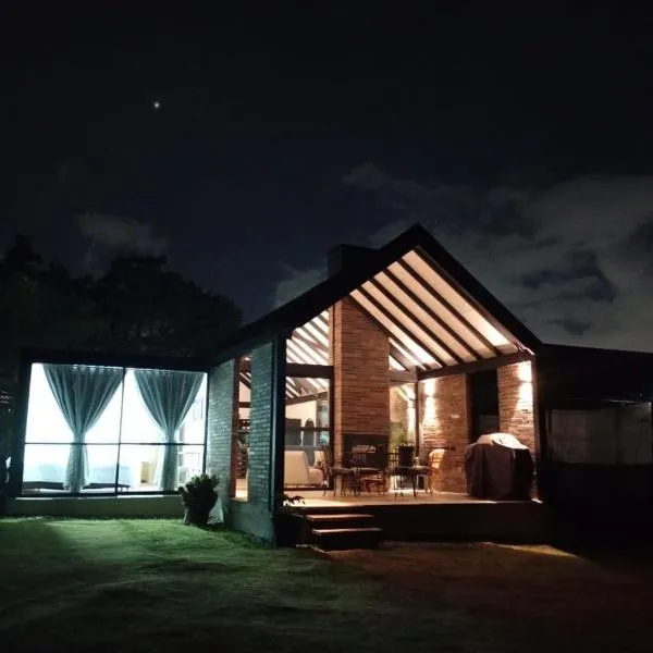 Nordika House - ideal para fotografía y descanso，位于麦德林的酒店