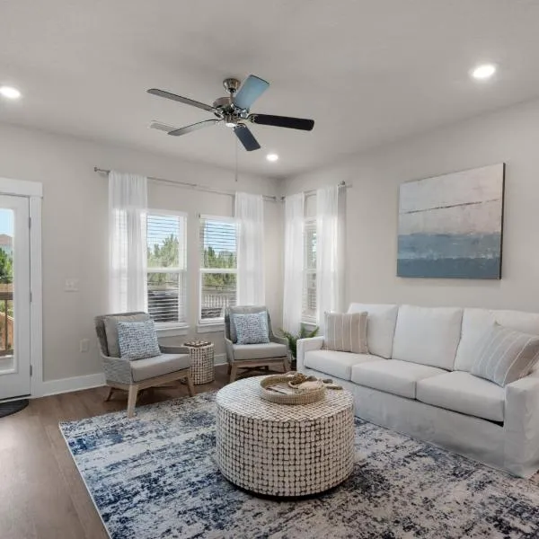 Sea Haven at Serenity - New large home with Golf Cart and game room just mins from Beach!，位于彭萨科拉的酒店