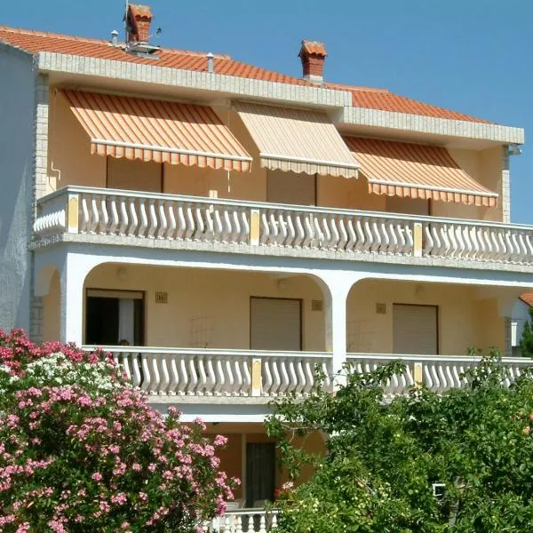 Guesthouse Mira，位于拉布的酒店