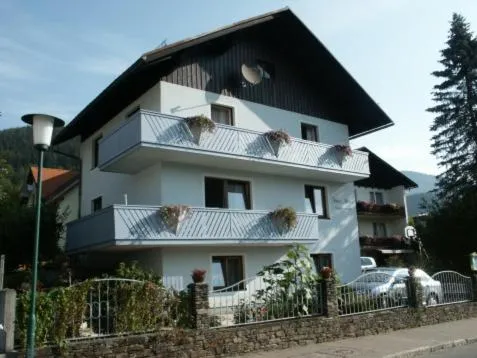 Haus Marisa Ferienwohnungen，位于Aflenz Kurort的酒店