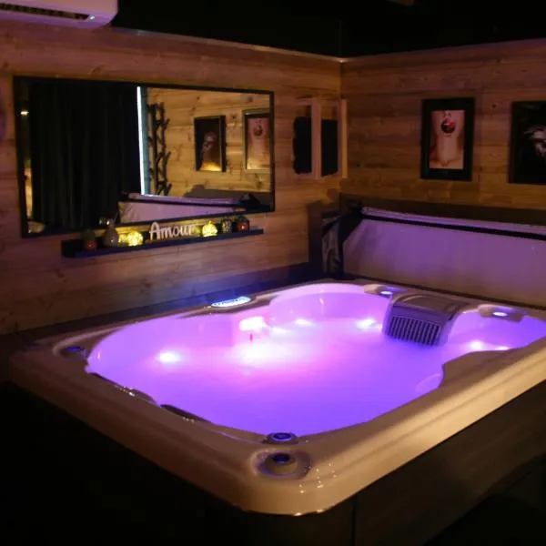 Le Chalet des Amoureux SPA Sauna，位于Lozinghem的酒店