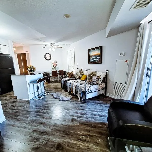 Luxury 2 bedroom Condo With Swimming Pool Near Square One，位于米西索加的酒店