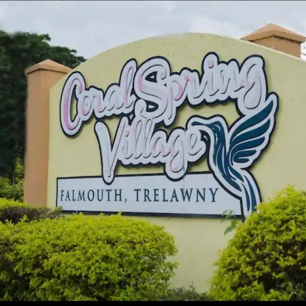 Quiet 2 bedroom 2 bathroom Home in Falmouth, Jamaica Parish of Trelawny，位于法尔茅斯的酒店