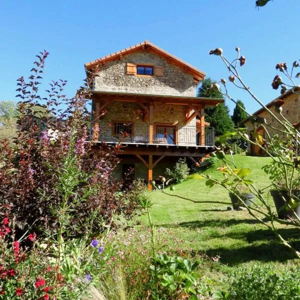 Gîte L'écrin du Forez，位于Vertolaye的酒店