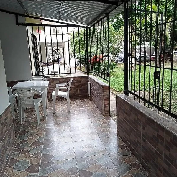 BONITA Y CÓMODA CASA DE 3 HABITACIONES EN cONJUNTO，位于比亚维森西奥的酒店