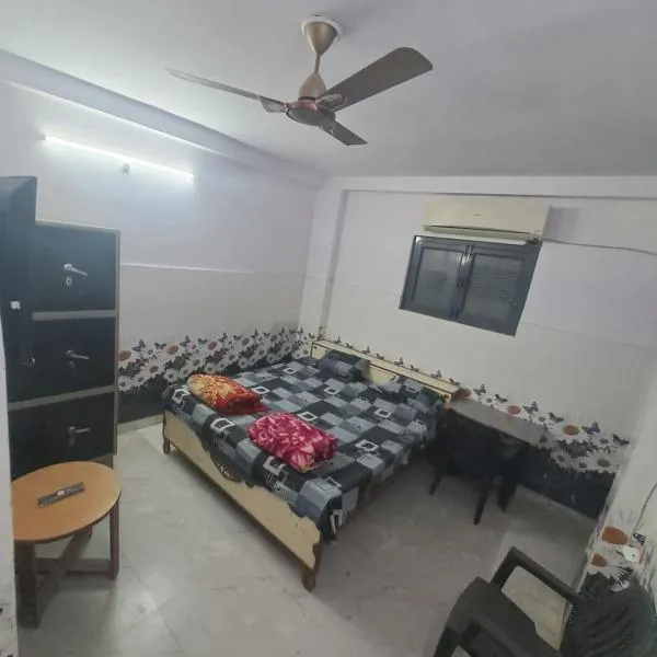 Prayag Hospice's Premium Home Stay Facility，位于Prayagraj的酒店