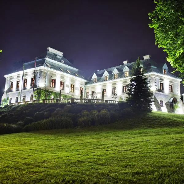 Spa庄园酒店，位于Stąporków的酒店