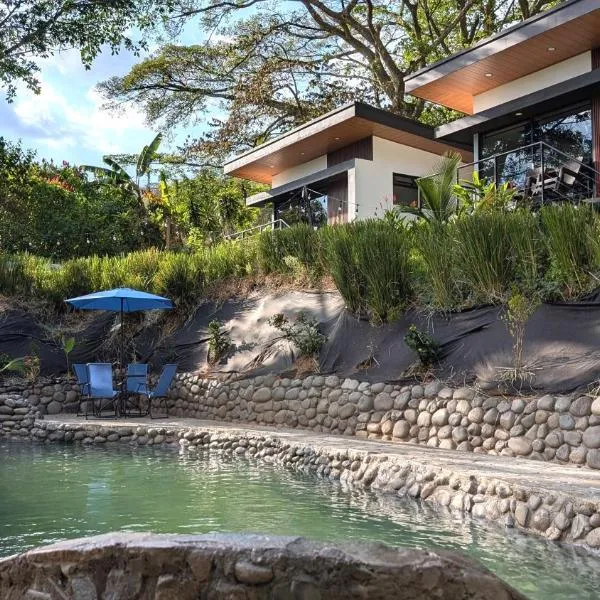 Fully furnished lodge with hot tub and pool - Alto Castillo，位于San José的酒店