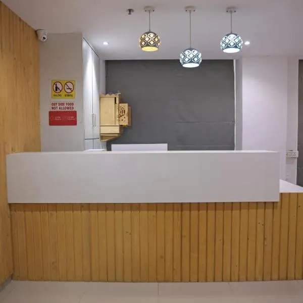 Hotel Elegant inn，位于Surat的酒店