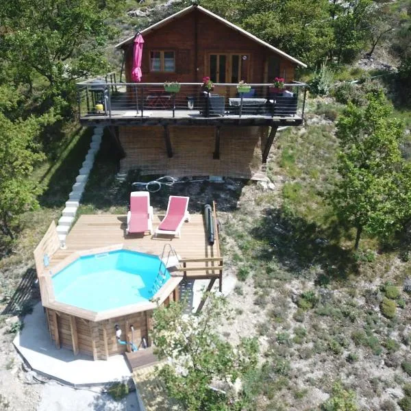 Chalet sur pilotis avec piscine privée，位于Lucéram的酒店