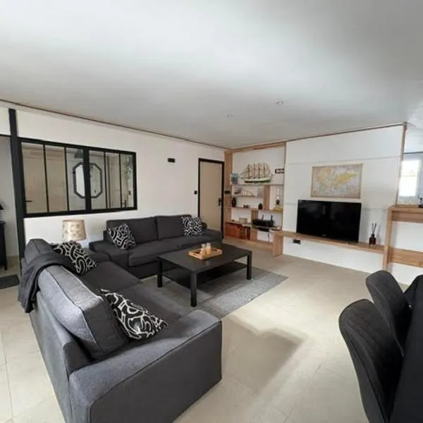 Maison clim-jardin - proche mer - 6 couchages - ideal planchistes，位于西让的酒店