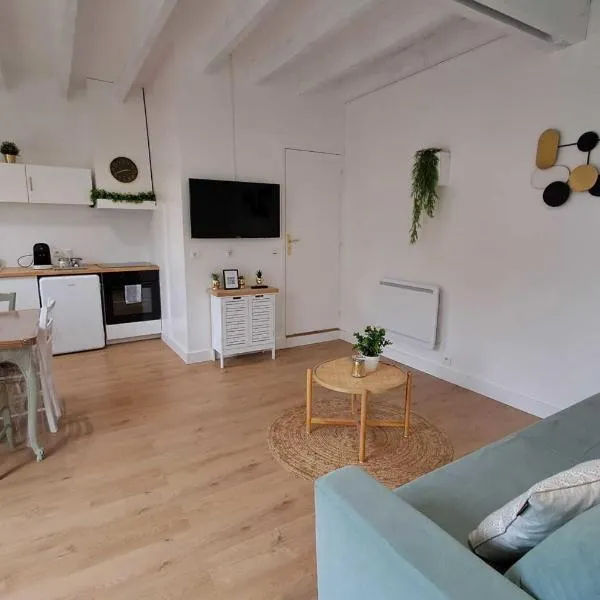 Charmante Maisonnette Rénovée - 5 min d'Argenton Sur Creuse，位于Chabenet的酒店