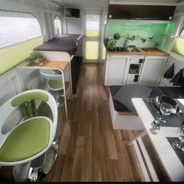 Hausboot Rollyboot，位于约阿希姆斯塔尔的酒店