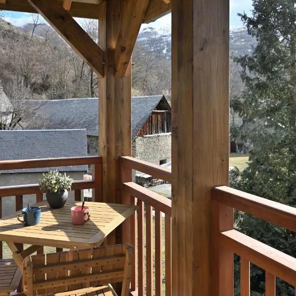 Superbe appartement - Face au lac，位于Génos的酒店