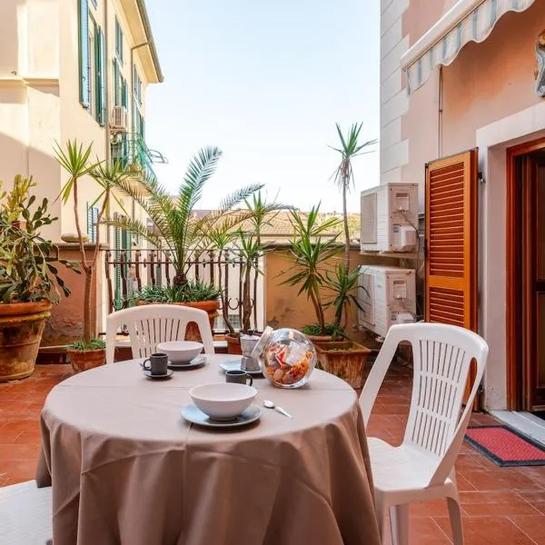 Terrazza Privata-A 2 Passi dal mare- "Versilia Royal"，位于维亚雷焦的酒店