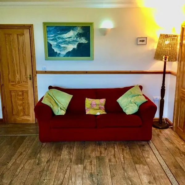 Rustic Apartment with Sea Views，位于Freshwater East的酒店