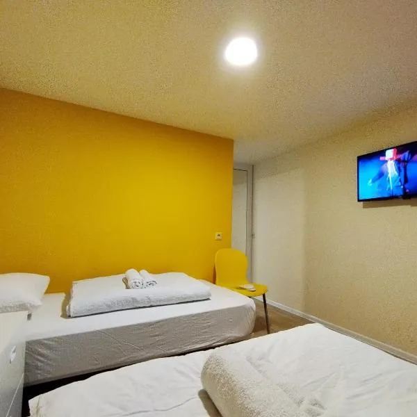 Guest House Bolnisi Yellow room，位于Bolnisi的酒店