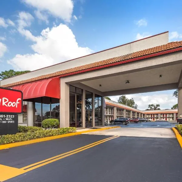 皮尔斯堡红屋顶客栈，位于皮尔斯堡的酒店