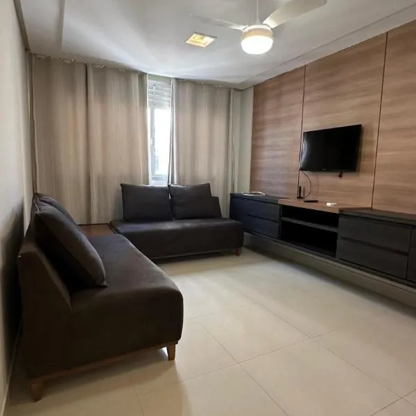 PERFEITO!!! Apartamento de 3 quartos com ar-condicionado a 30 metros da Praia do Morro，位于瓜拉派瑞的酒店