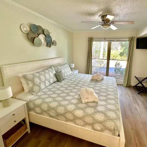 Cozy 1BD, 5 Mins Walk to the Beach, No Stairs!，位于希尔顿黑德岛的酒店