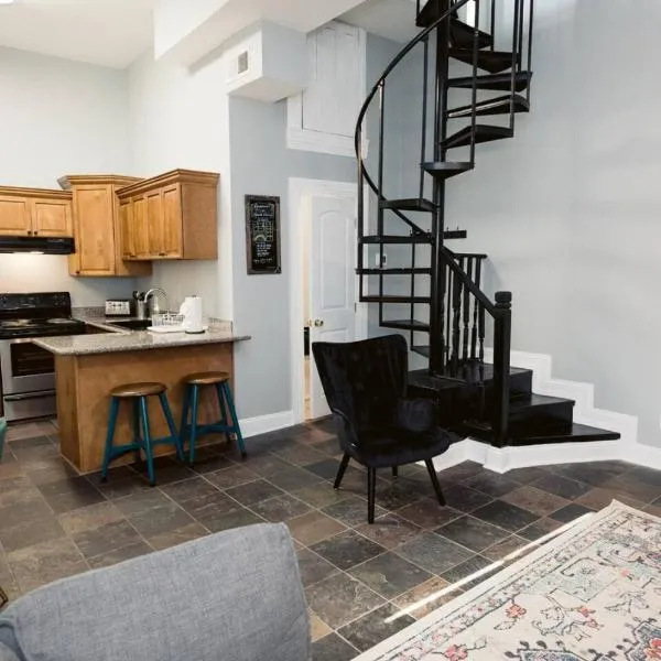 Monthly - Dumaine Historic Carriage House，位于新奥尔良的酒店