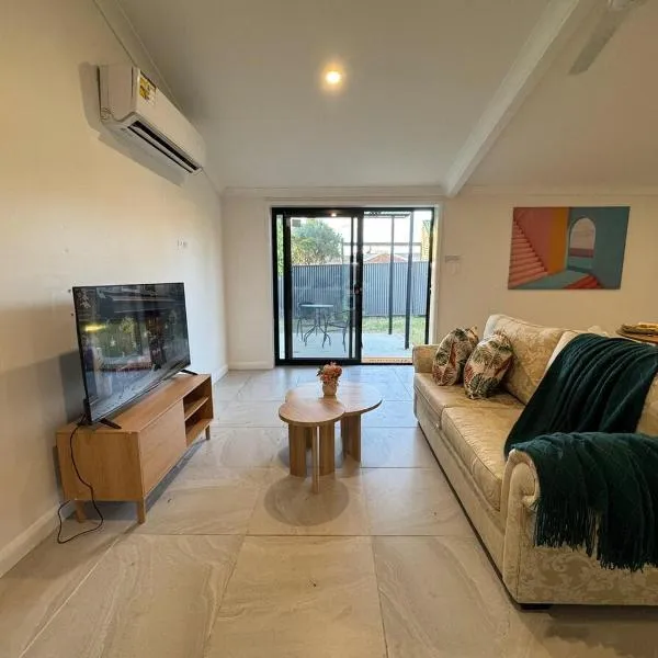 Modern Simplicity Granny Flat in Belmont，位于布里斯班的酒店
