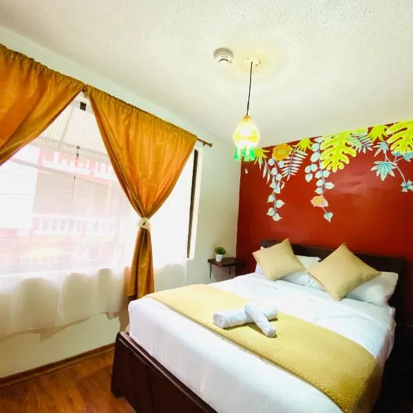 Habitaciónes Matrimoniales en Baños de Agua Santa con baño privado，位于巴尼奥斯的酒店
