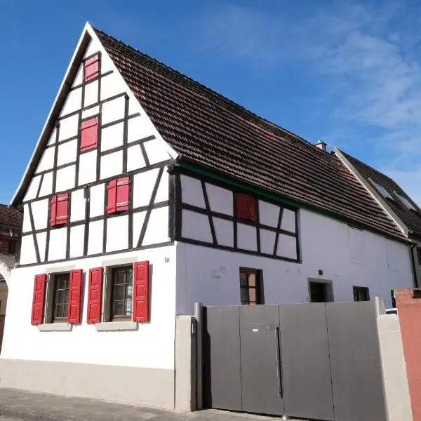 Ferienwohnung in charmantem Fachwerkhaus，位于Altrip的酒店