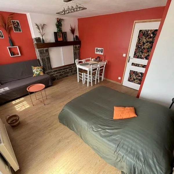 Chambre indépendante chez l habitant dans le Cotentin，位于波尔特拜的酒店