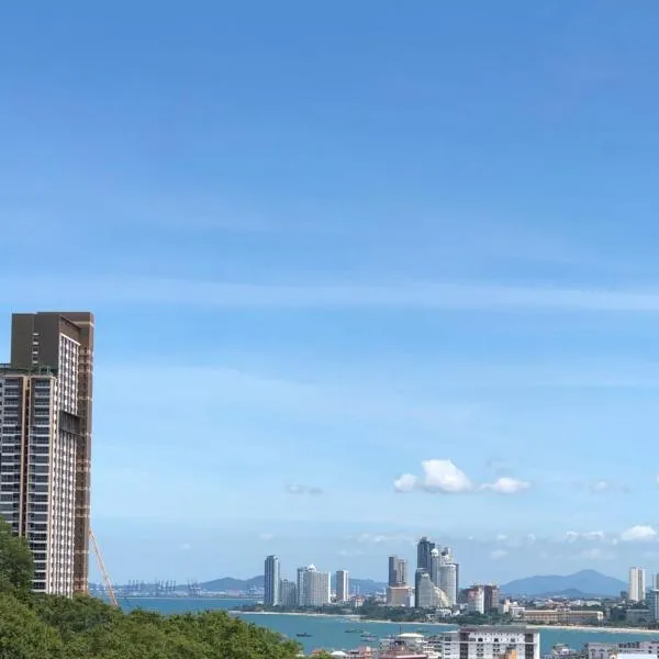 The Axis Condominium Pattayaใจกลางเมืองวิวทะเลภูเขา，位于南芭堤雅的酒店
