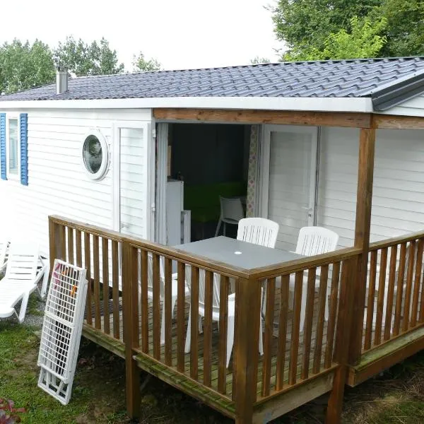 Mobil home Domaine Du Lac，位于Montendre的酒店