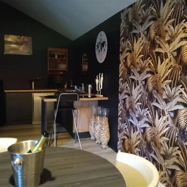 Love Spa Normandie，位于Saint-Pois的酒店