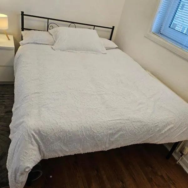 Double room available，位于利文斯顿的酒店
