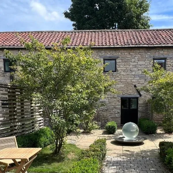 Hall Farm Barns，位于Monk Fryston的酒店
