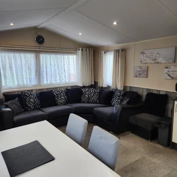 Sam's Caravan Hire Coastfield Holiday Village Ingoldmells，位于英戈尔德梅尔斯的酒店