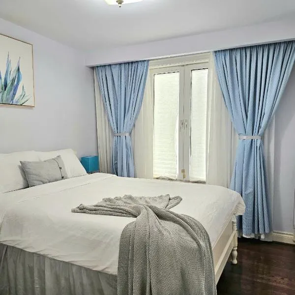 A Home Away-Deluxe Guest Room in Toronto，位于多伦多的酒店